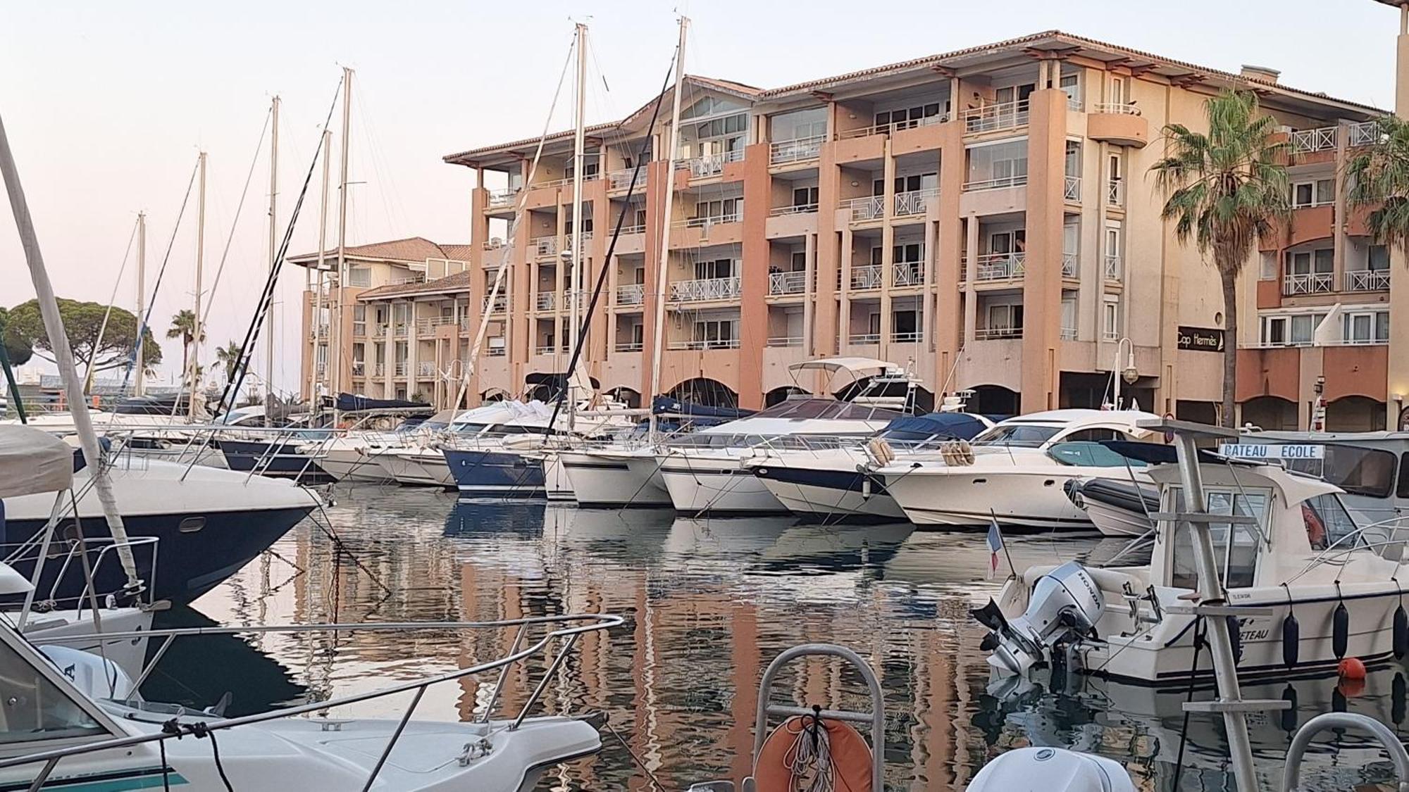 Boutique Hirondelle Port Apartment Frejus